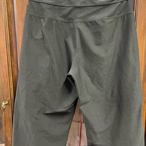 Lucy Everyday Wear Black Capri Activewear Pants - Picture 4 of 10